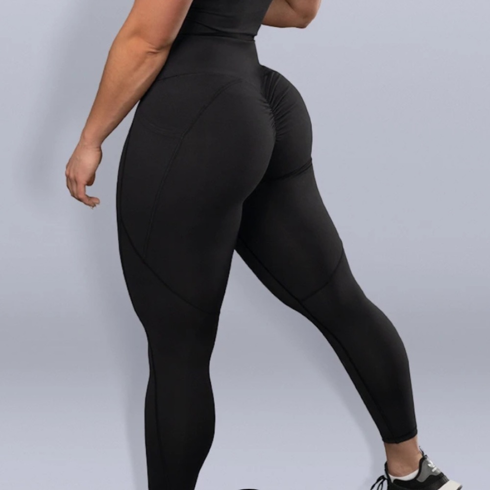 Violate The Dress Code Scrunch Butt Leggings Small